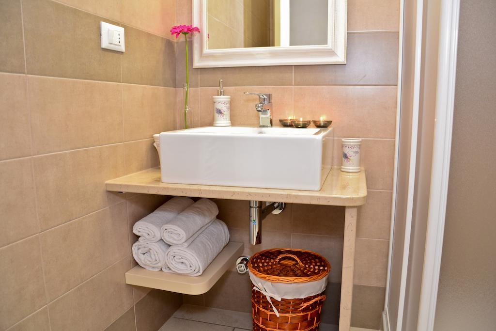Dimora Delle Rondini Bed & Breakfast Polignano a Mare Ruang foto